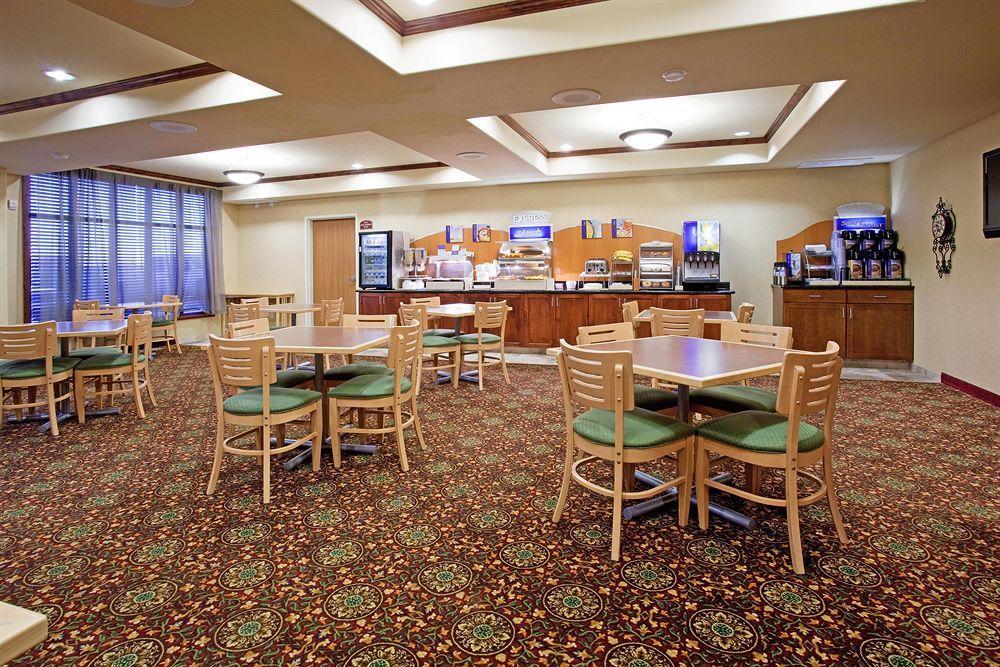 Holiday Inn Express & Suites Douglas By Ihg Restaurant photo