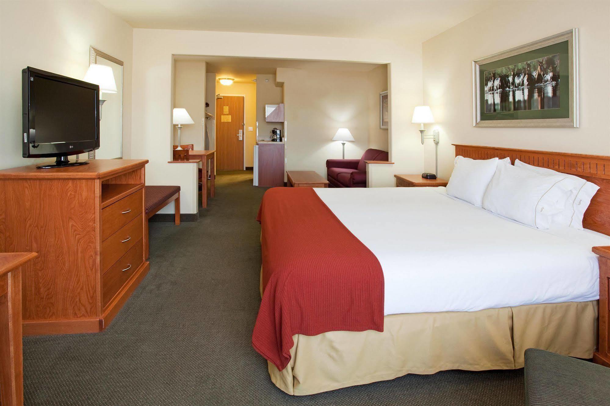 Holiday Inn Express & Suites Douglas By Ihg Room photo