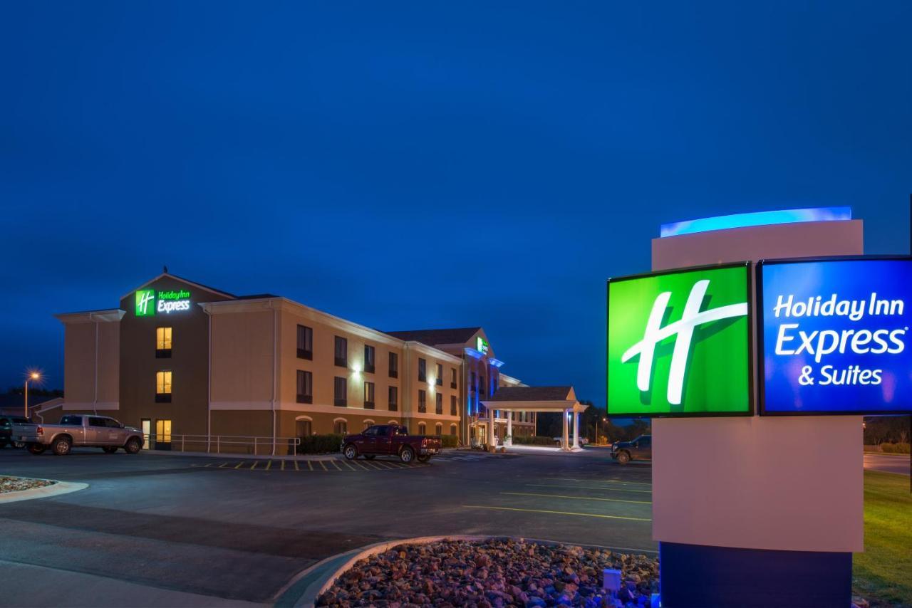 Holiday Inn Express & Suites Douglas By Ihg Exterior photo