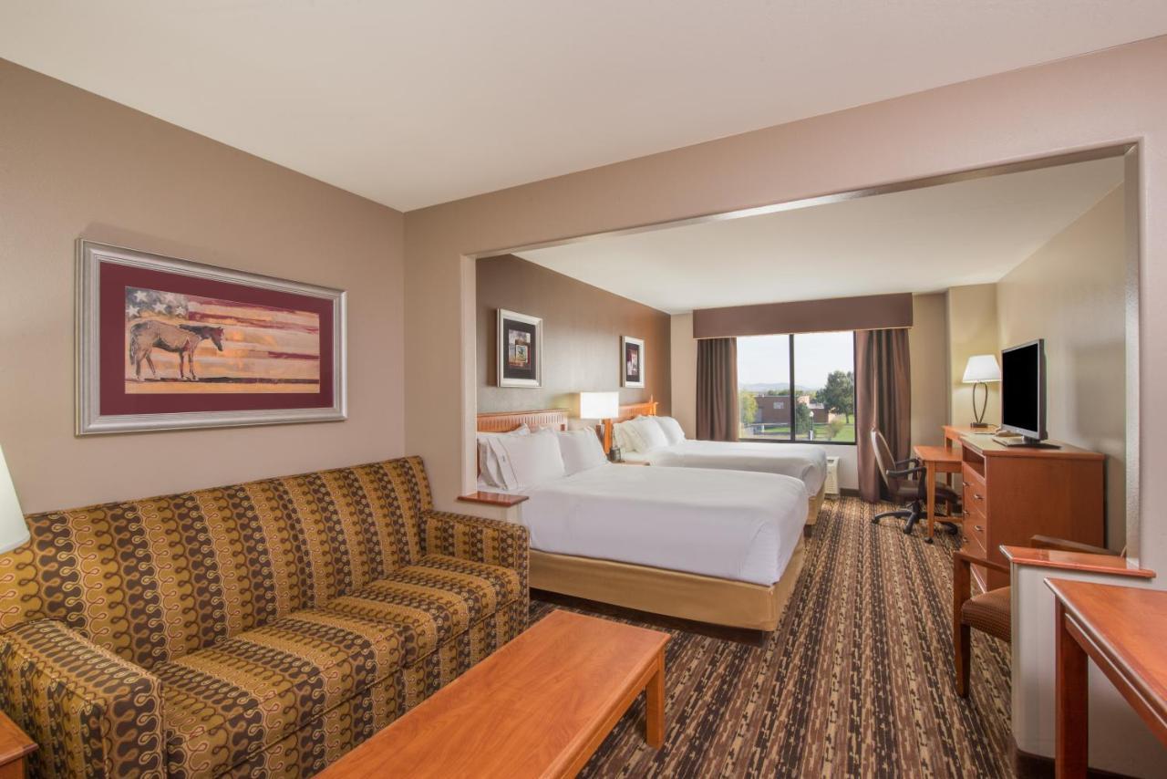 Holiday Inn Express & Suites Douglas By Ihg Exterior photo