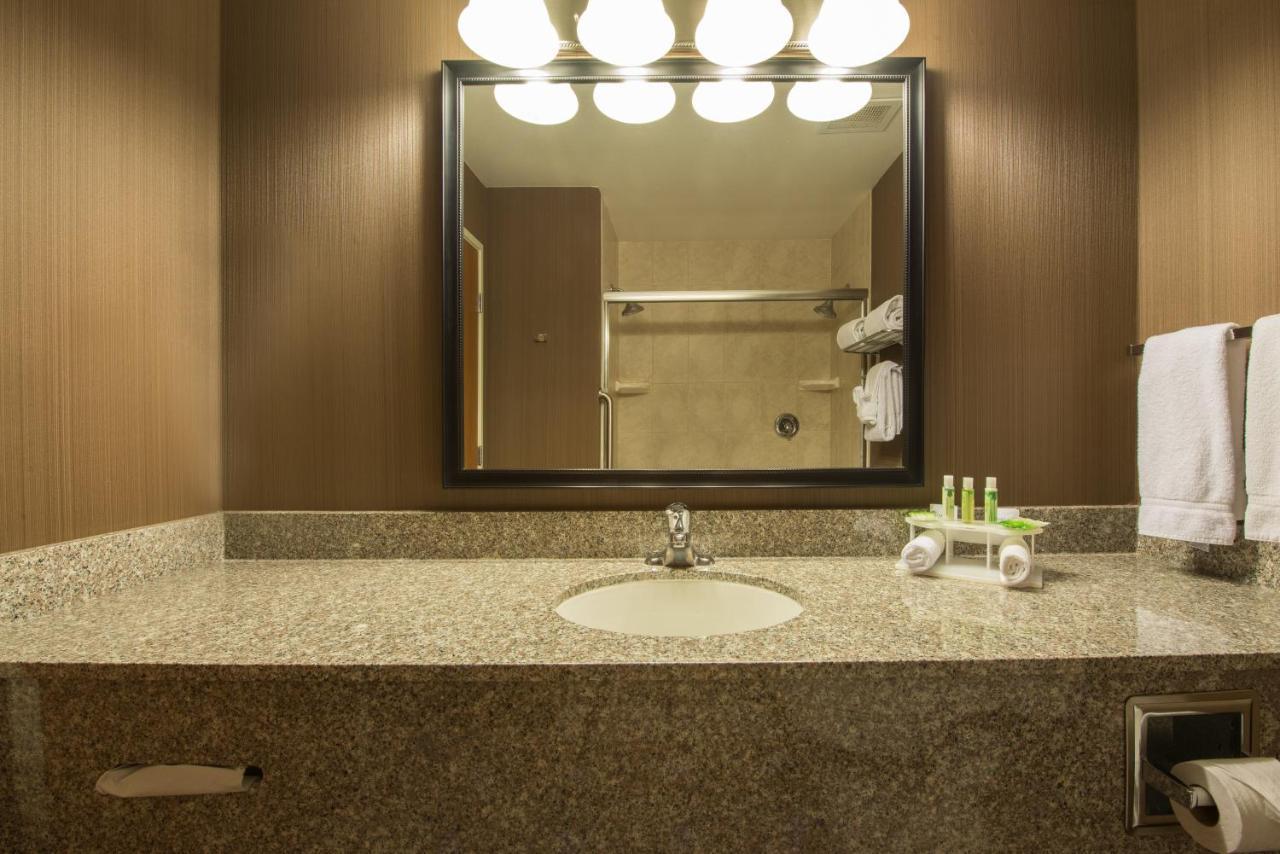 Holiday Inn Express & Suites Douglas By Ihg Exterior photo