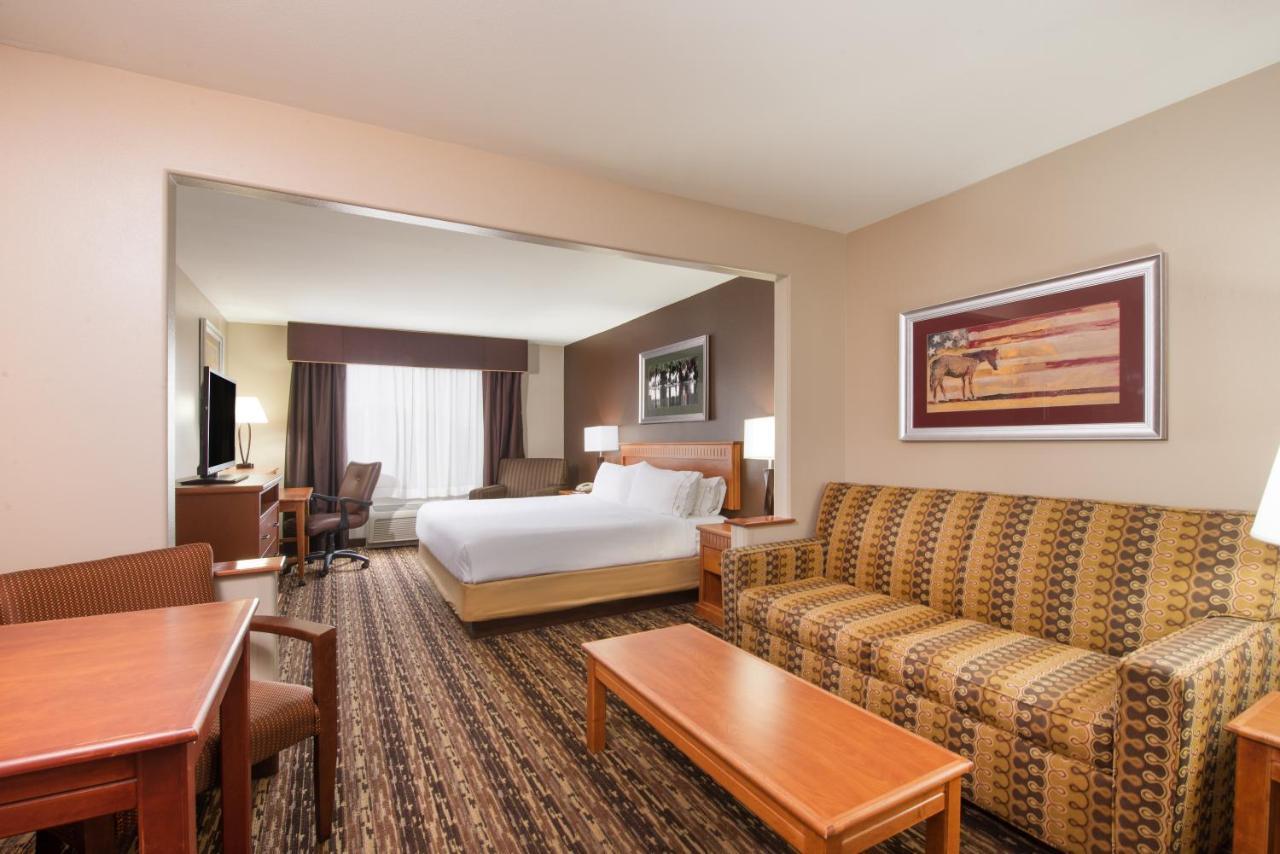 Holiday Inn Express & Suites Douglas By Ihg Exterior photo